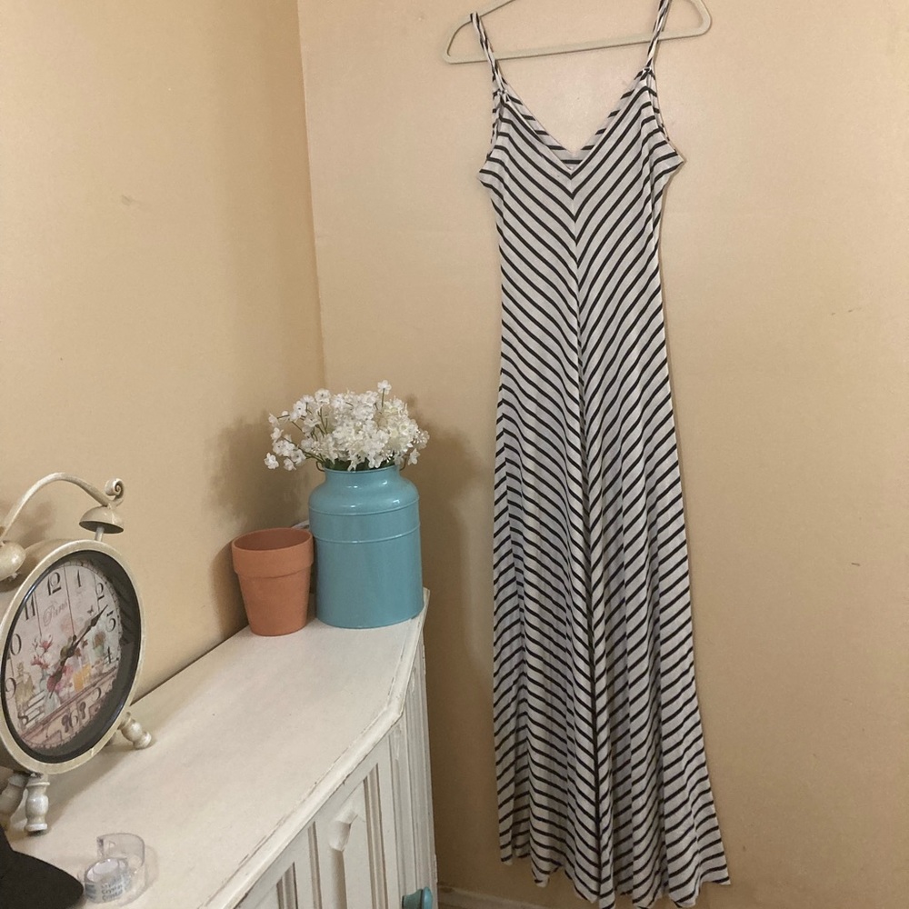 IRIS V-Neck Stripe dress